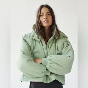 Urban Outfitters Puffer Jacket Size Medium